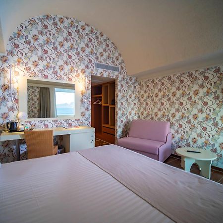 Ramada Loutraki Poseidon Resort מראה חיצוני תמונה
