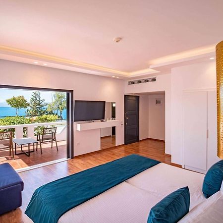 Ramada Loutraki Poseidon Resort מראה חיצוני תמונה