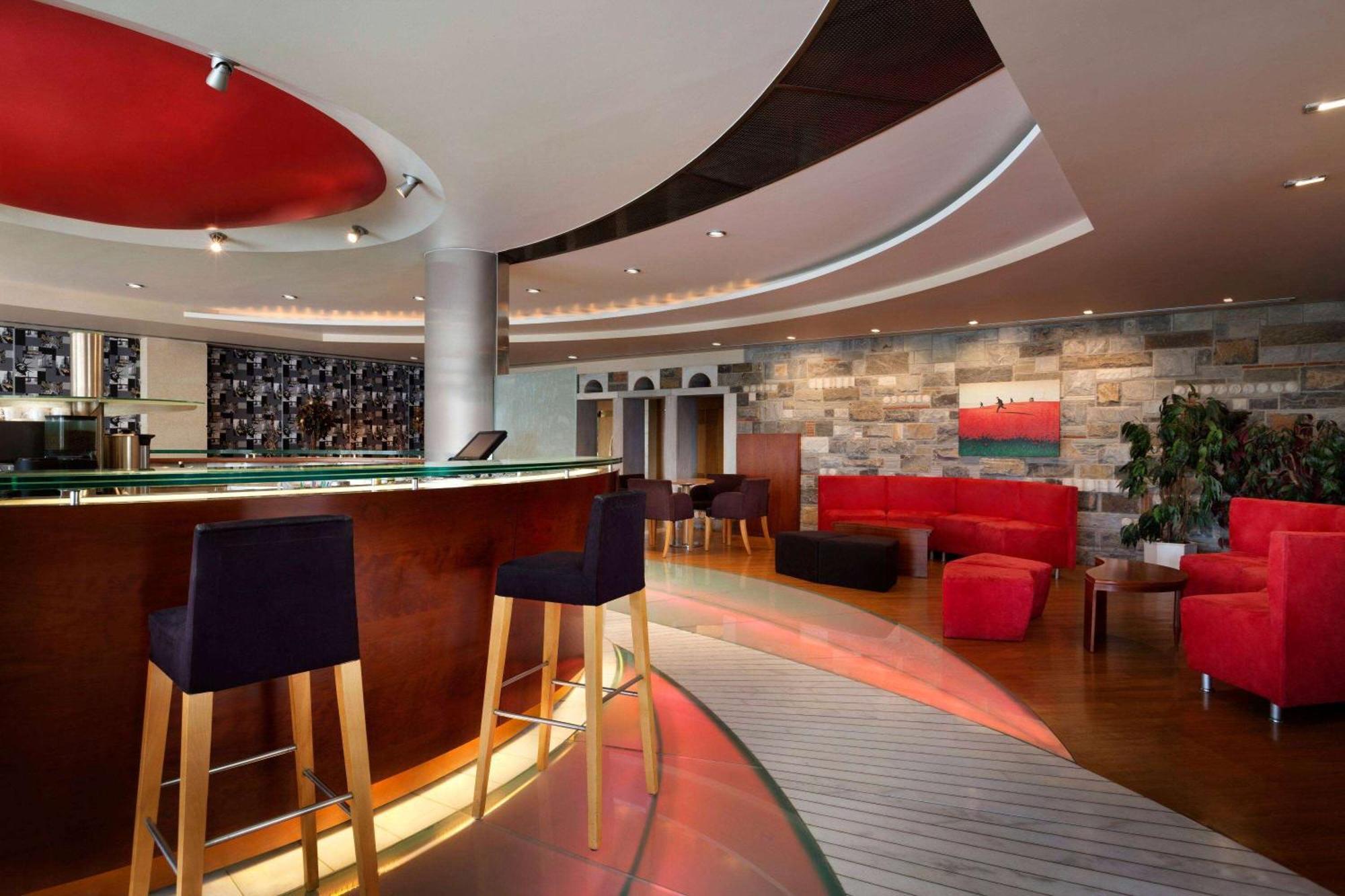 Ramada Loutraki Poseidon Resort מראה חיצוני תמונה