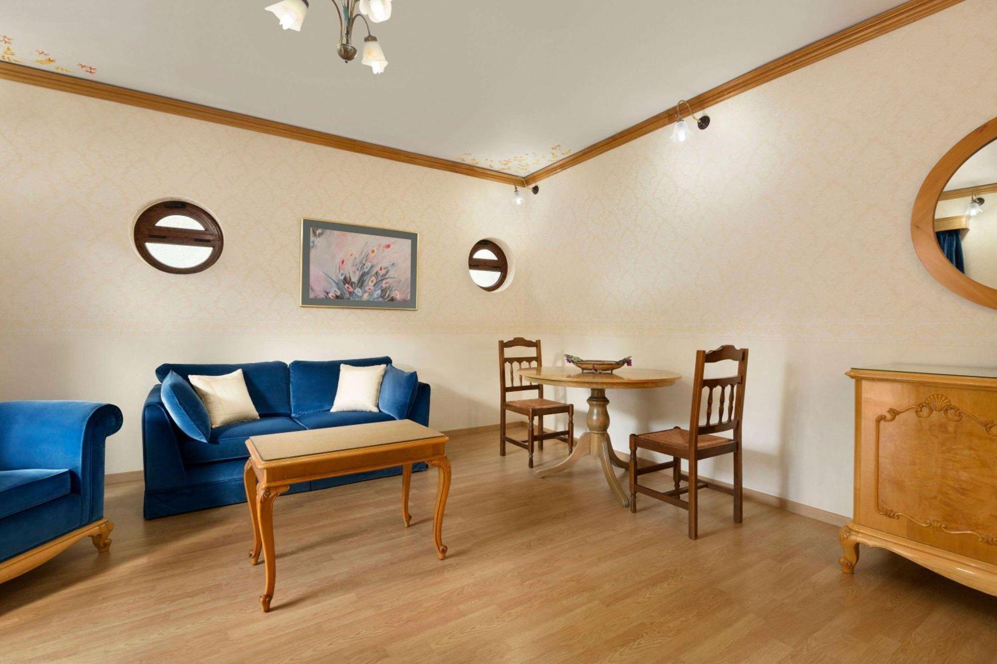 Ramada Loutraki Poseidon Resort מראה חיצוני תמונה