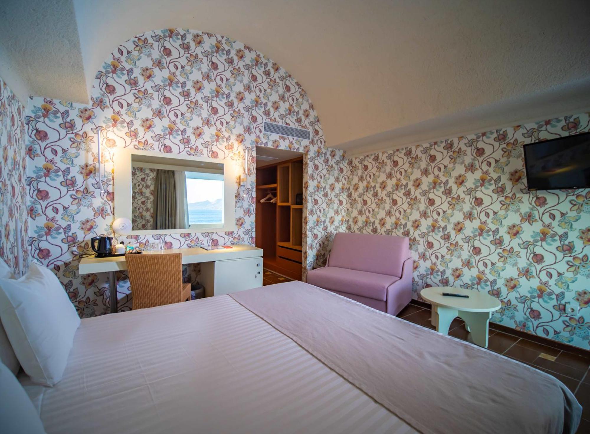 Ramada Loutraki Poseidon Resort מראה חיצוני תמונה