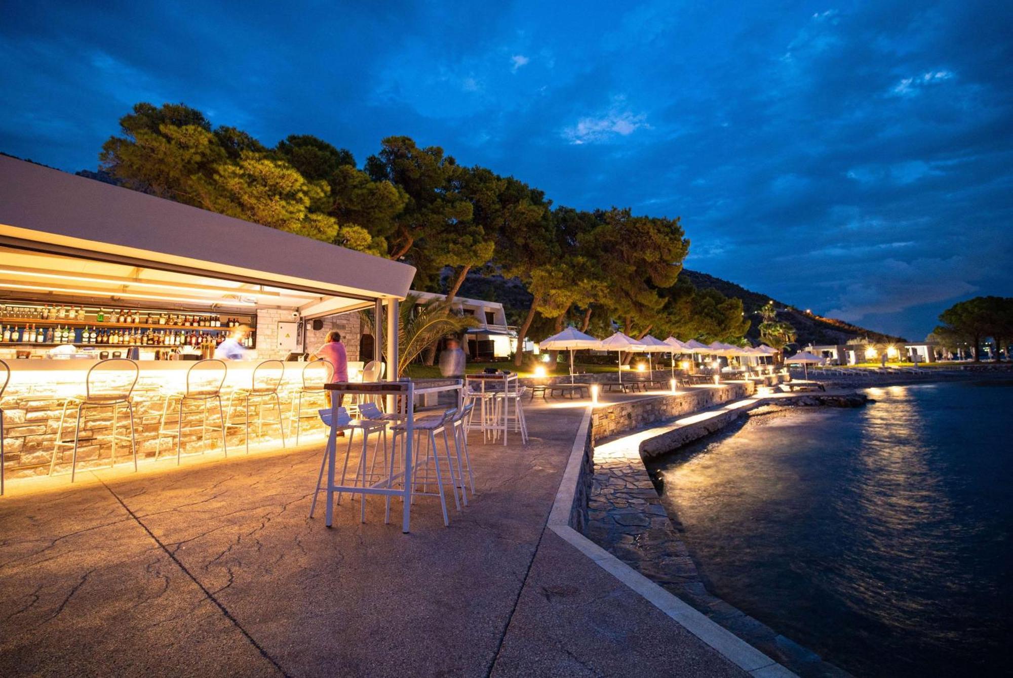 Ramada Loutraki Poseidon Resort מראה חיצוני תמונה