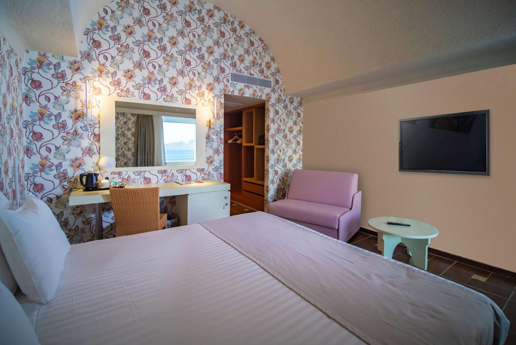 Ramada Loutraki Poseidon Resort מראה חיצוני תמונה