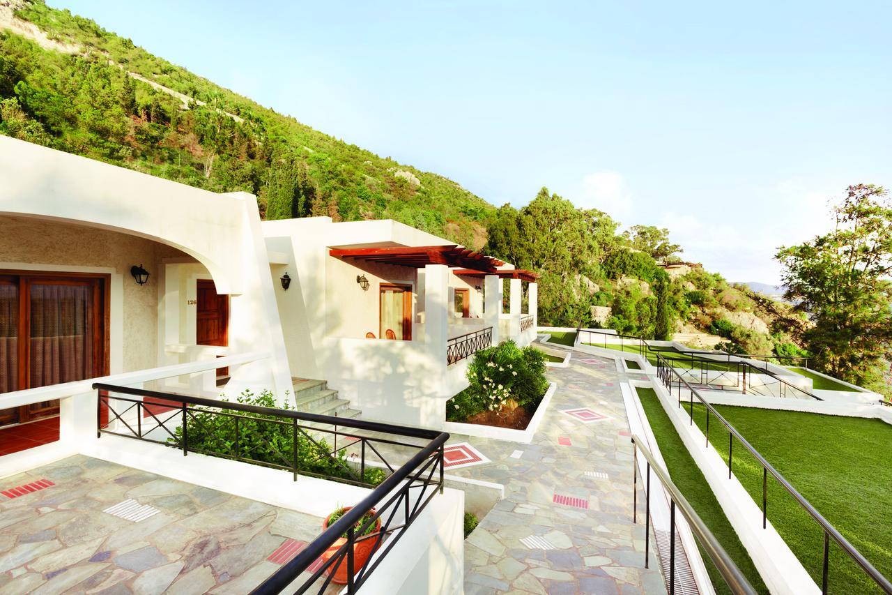 Ramada Loutraki Poseidon Resort מראה חיצוני תמונה